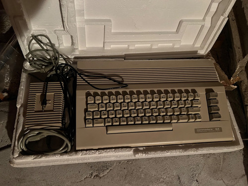 Commodore con datassette - 64,